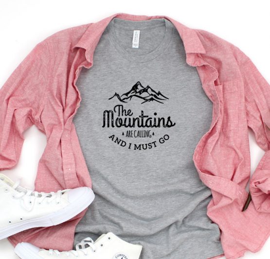 T-Shirt Vacation The Mountains Are Calling And I Must Go by Clotee.com Tumblr Aesthetic Clothing